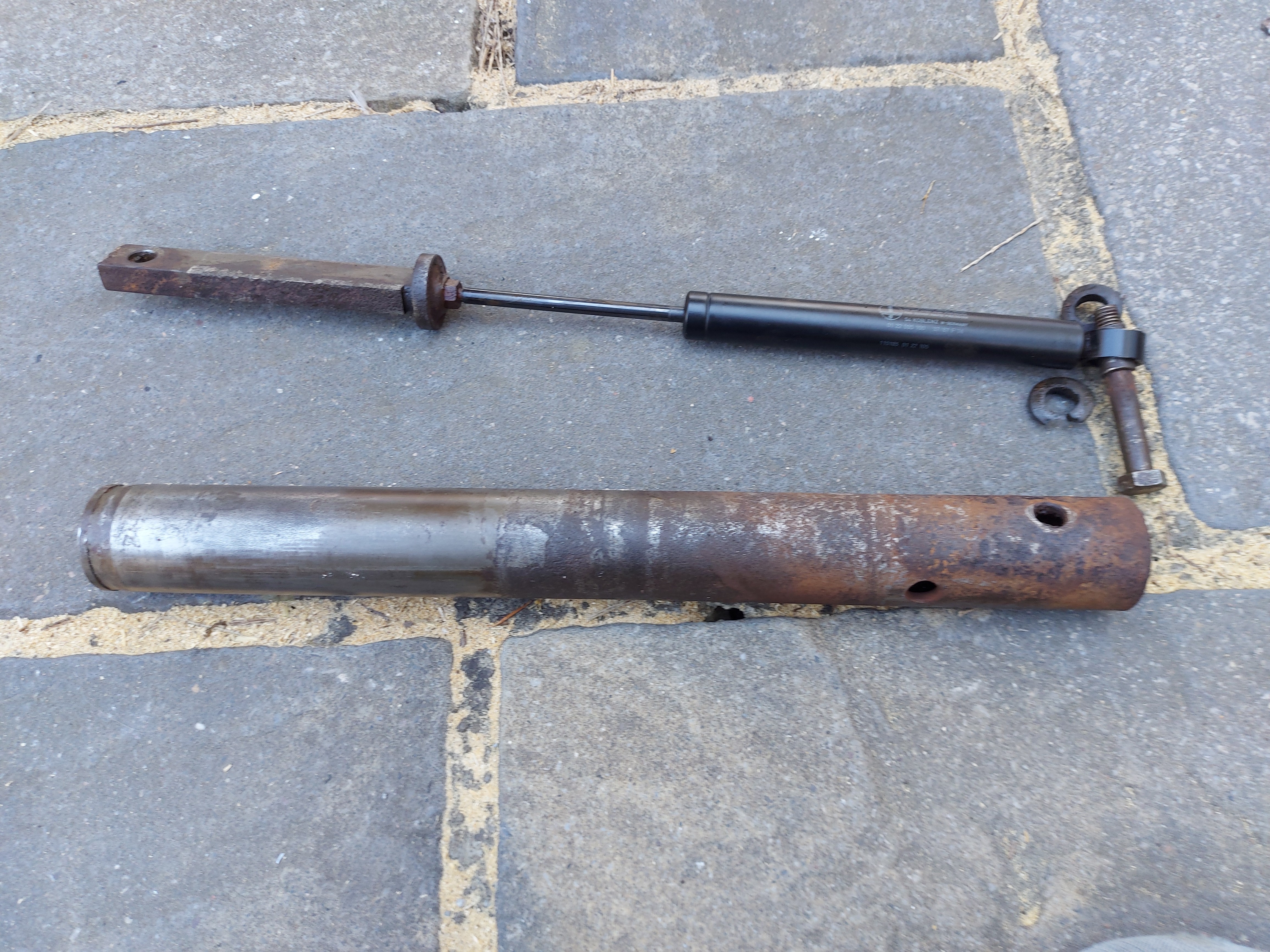 Drawtube and damper.jpg